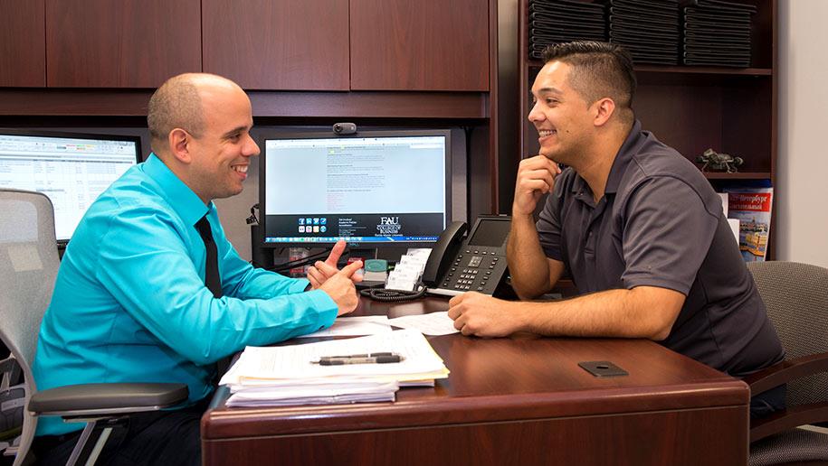 Student meeting with admissions advisor about admission to the Major in Management